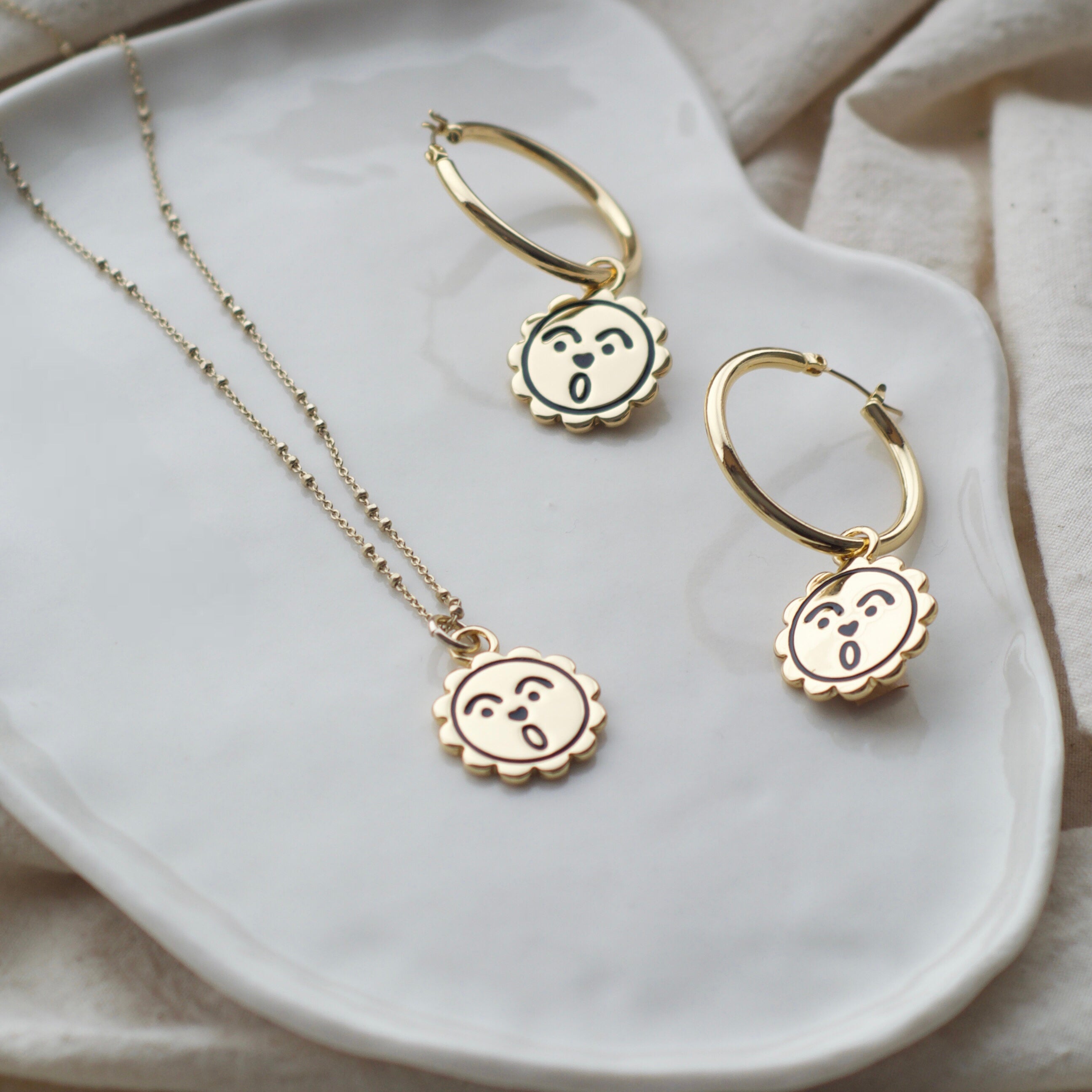 Oh sunny face necklace