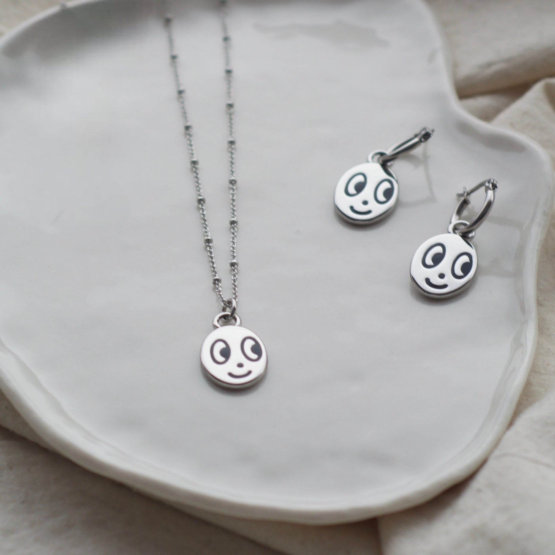 Big eyed smiley face necklace