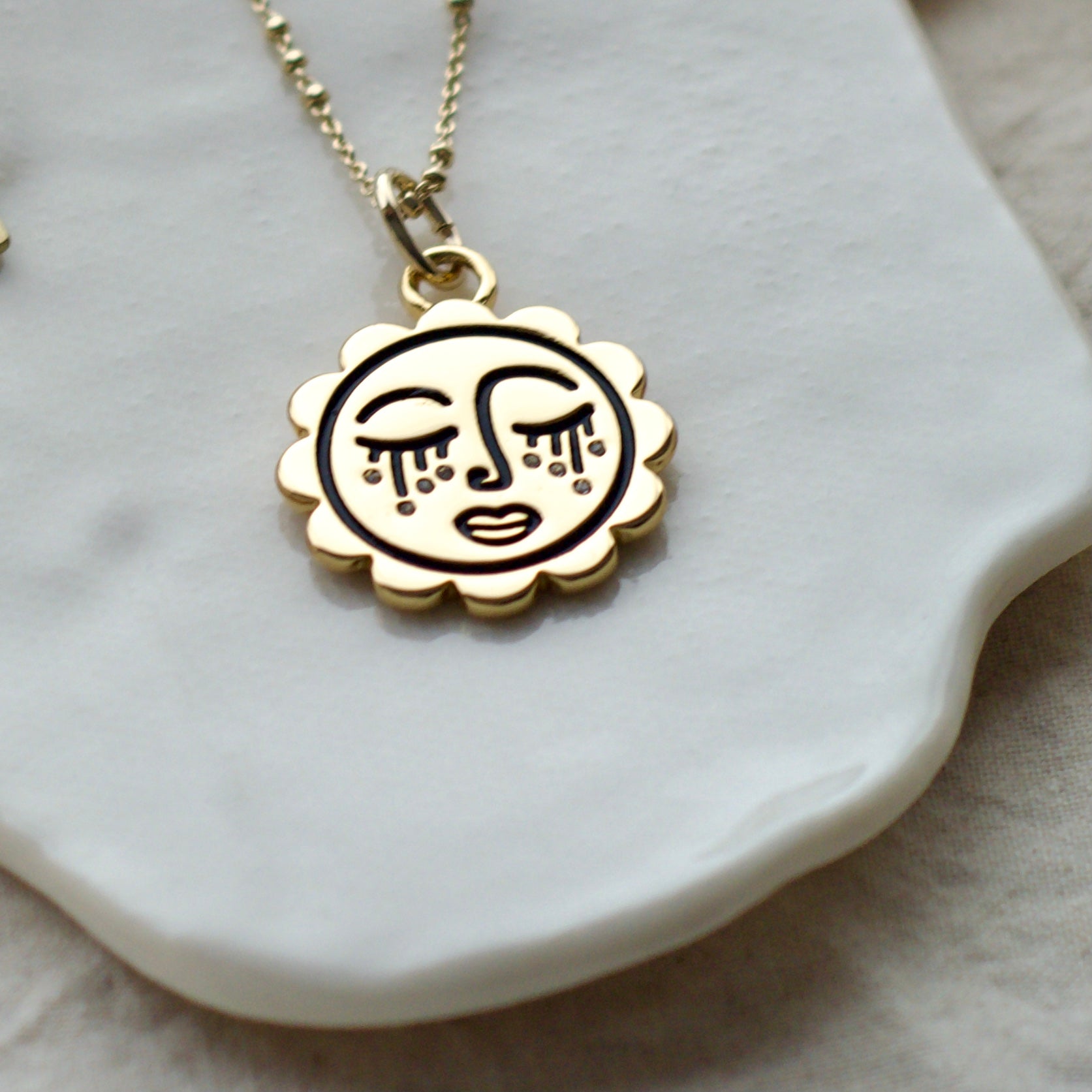 Sun's crystal dreaming face necklace
