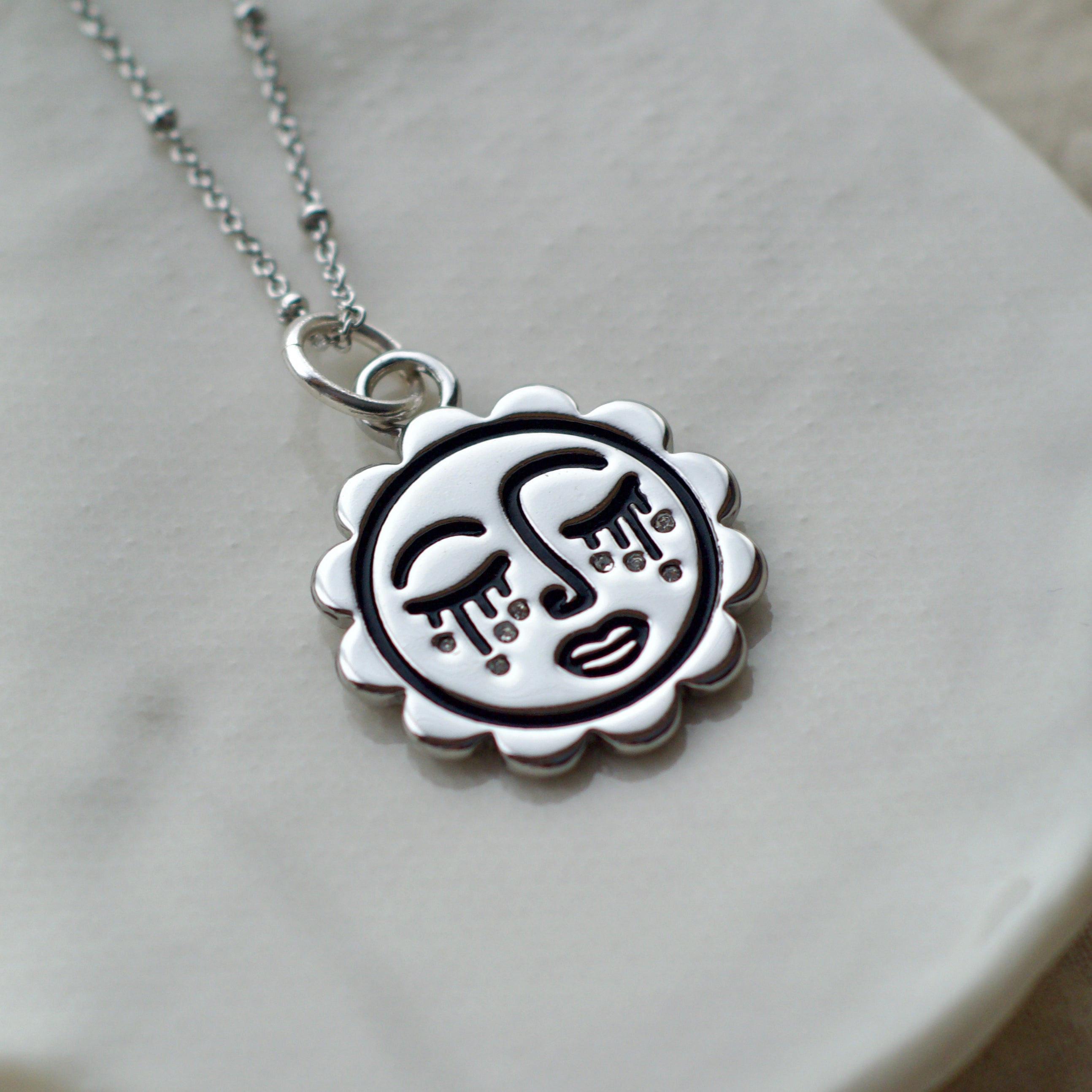 Sun's crystal dreaming face necklace