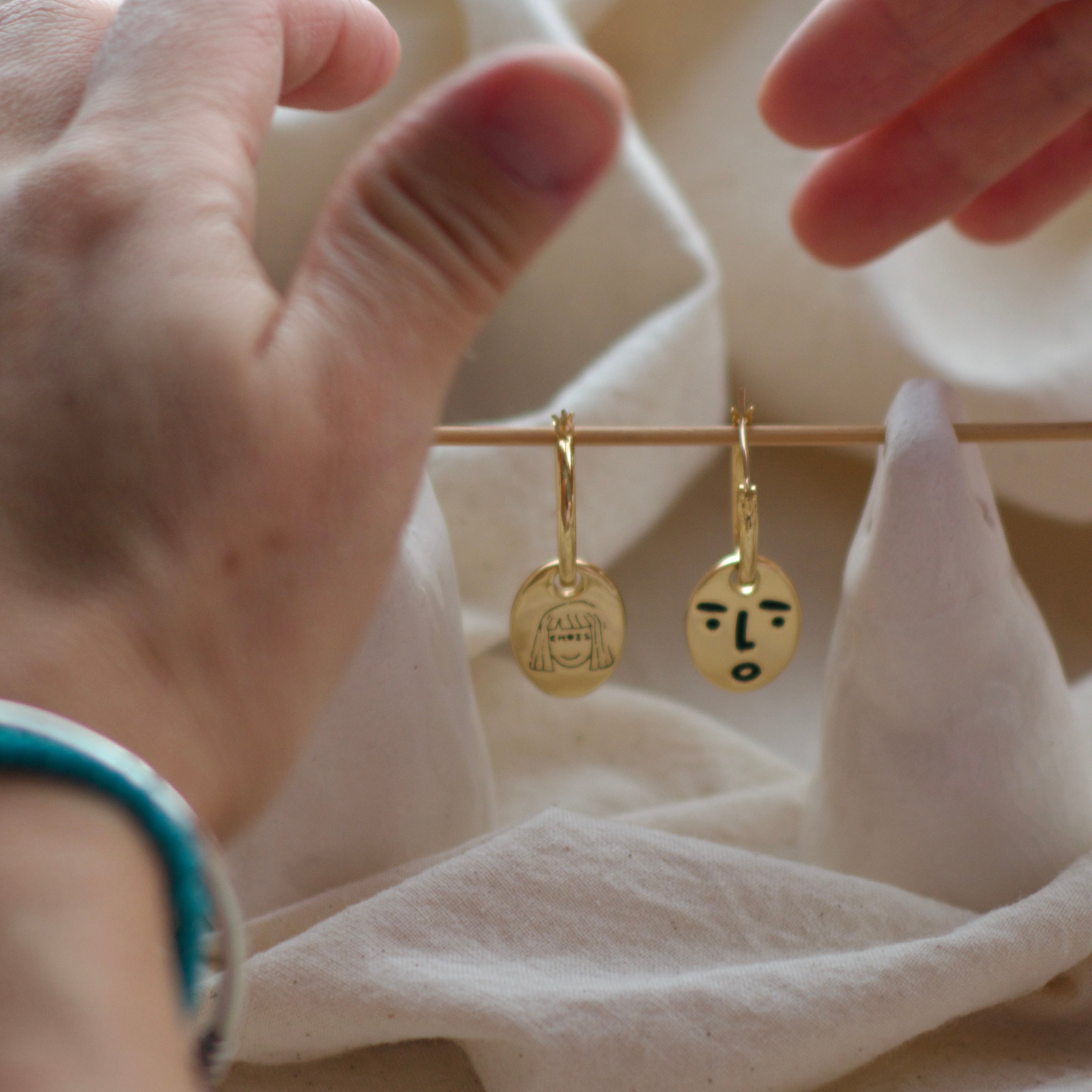 Clueless face hoop earrings