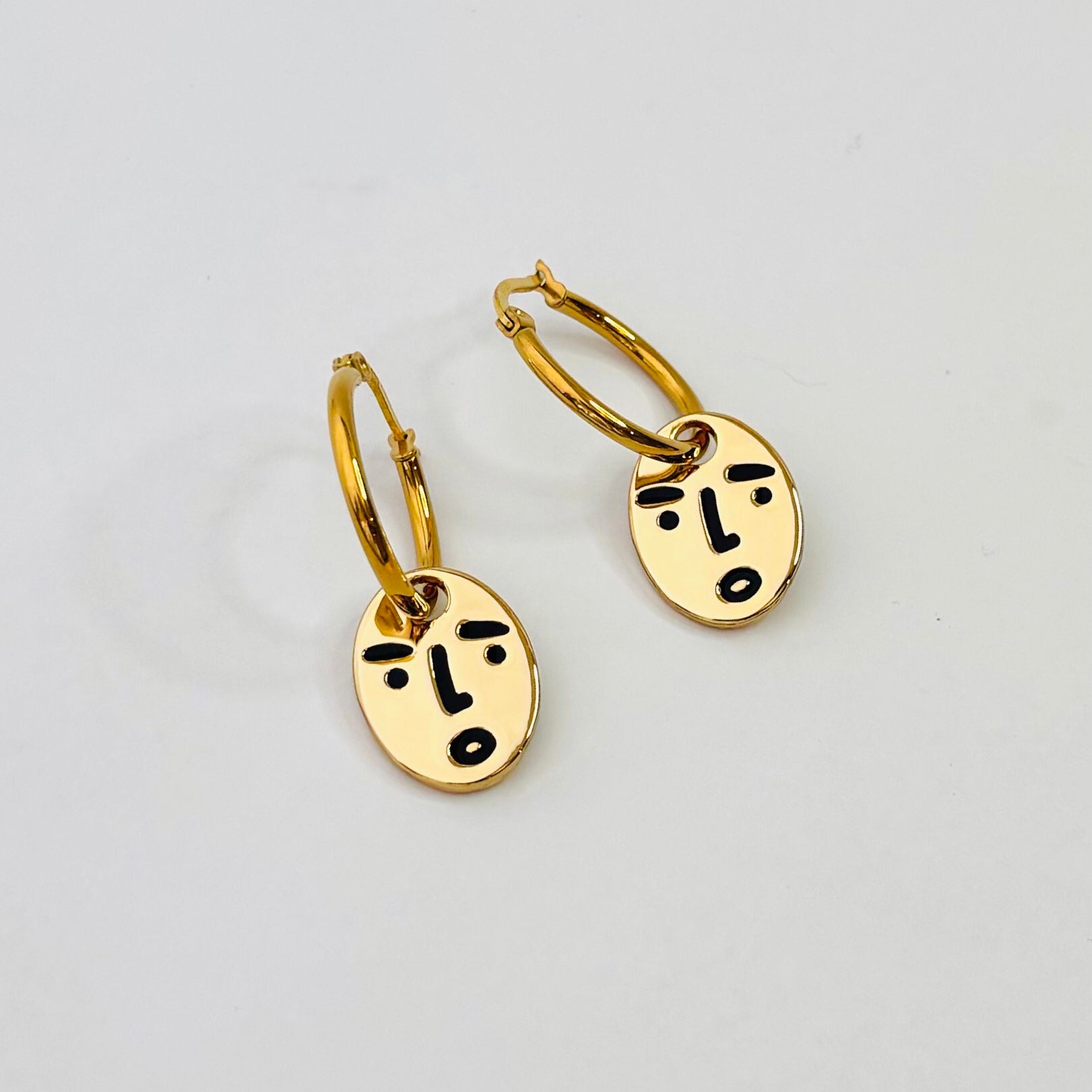 Clueless face hoop earrings