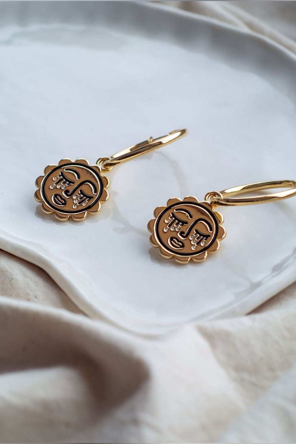 Sun's crystal dreaming face hoop earrings