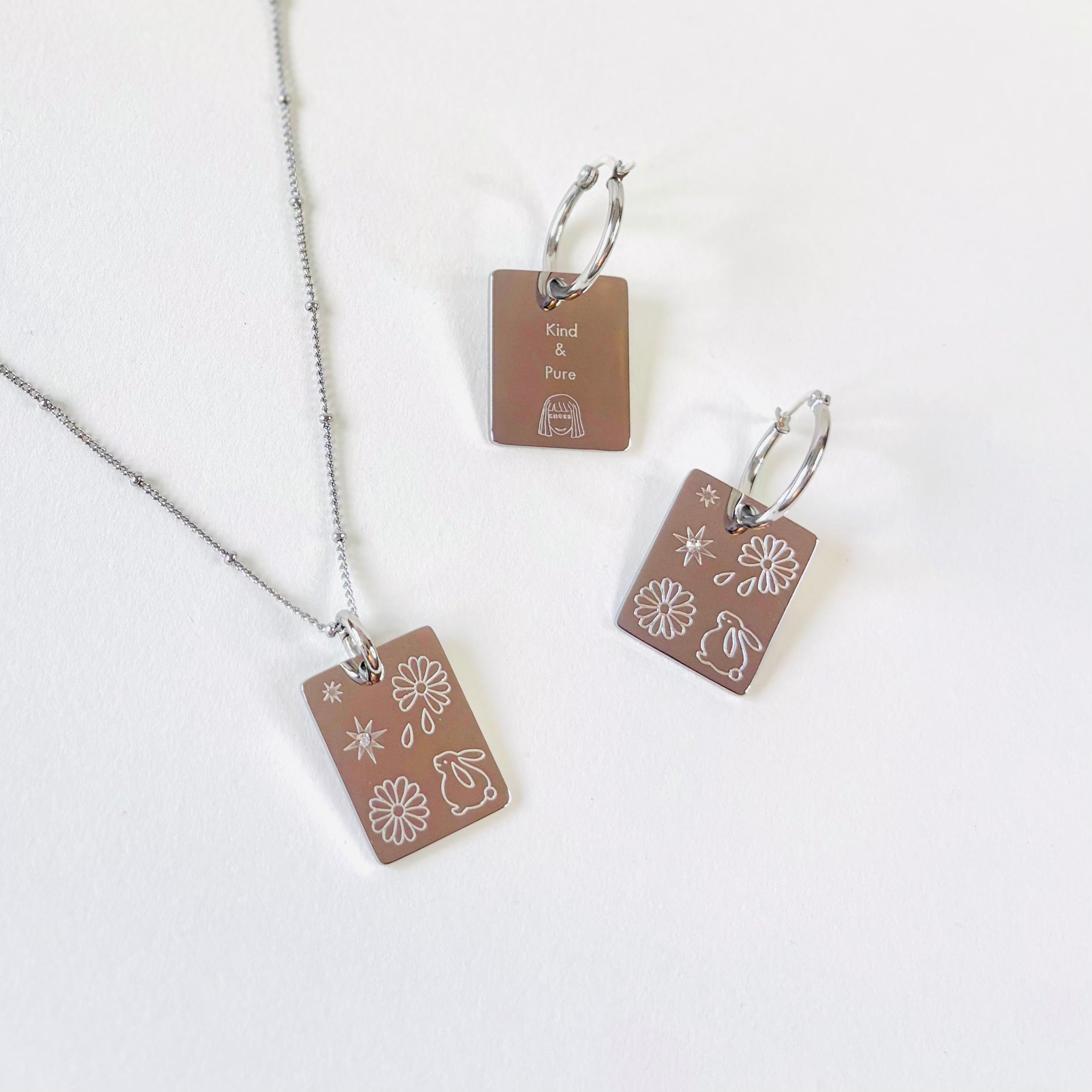 Rabbit & Daisy blossom charm necklace