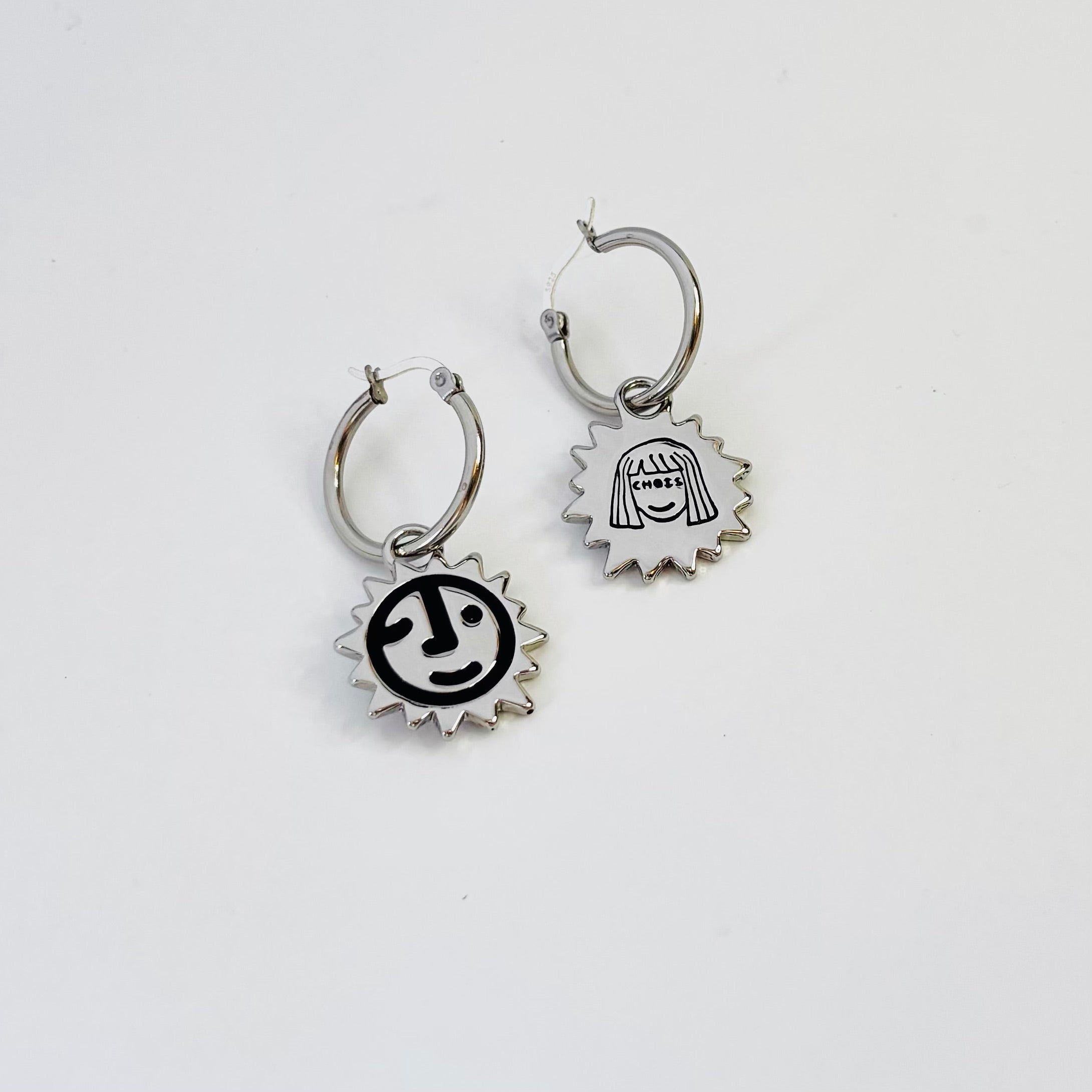 Sunny lion face hoop earrings