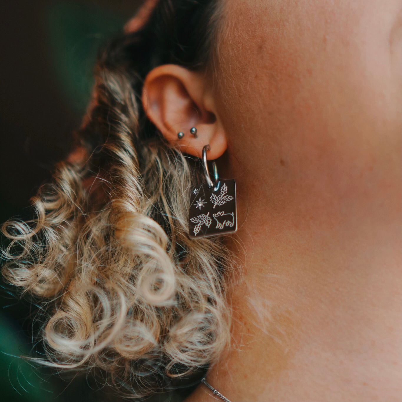 Pig & Holly pendant hoop earrings