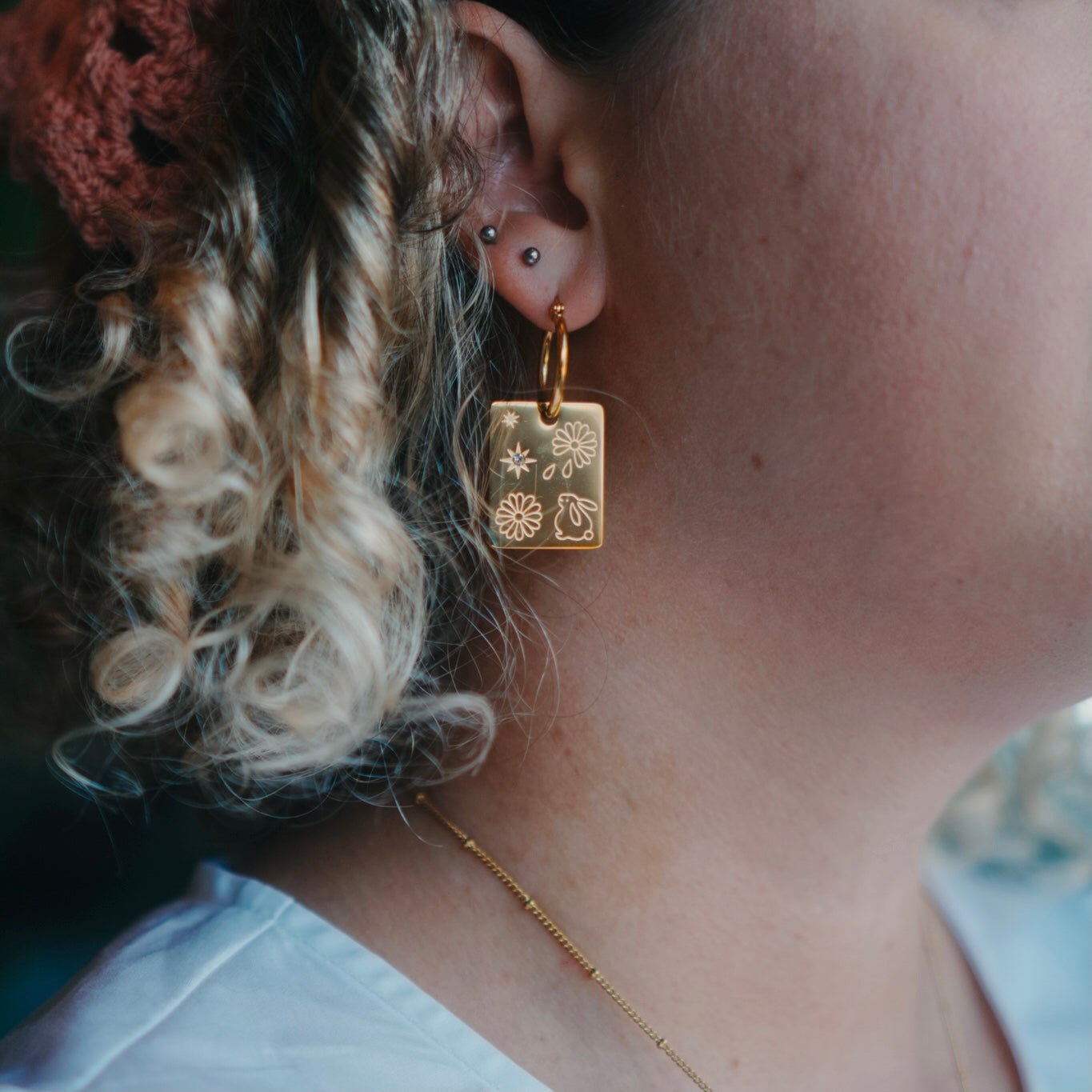 Rabbit & Daisy pendant hoop earrings