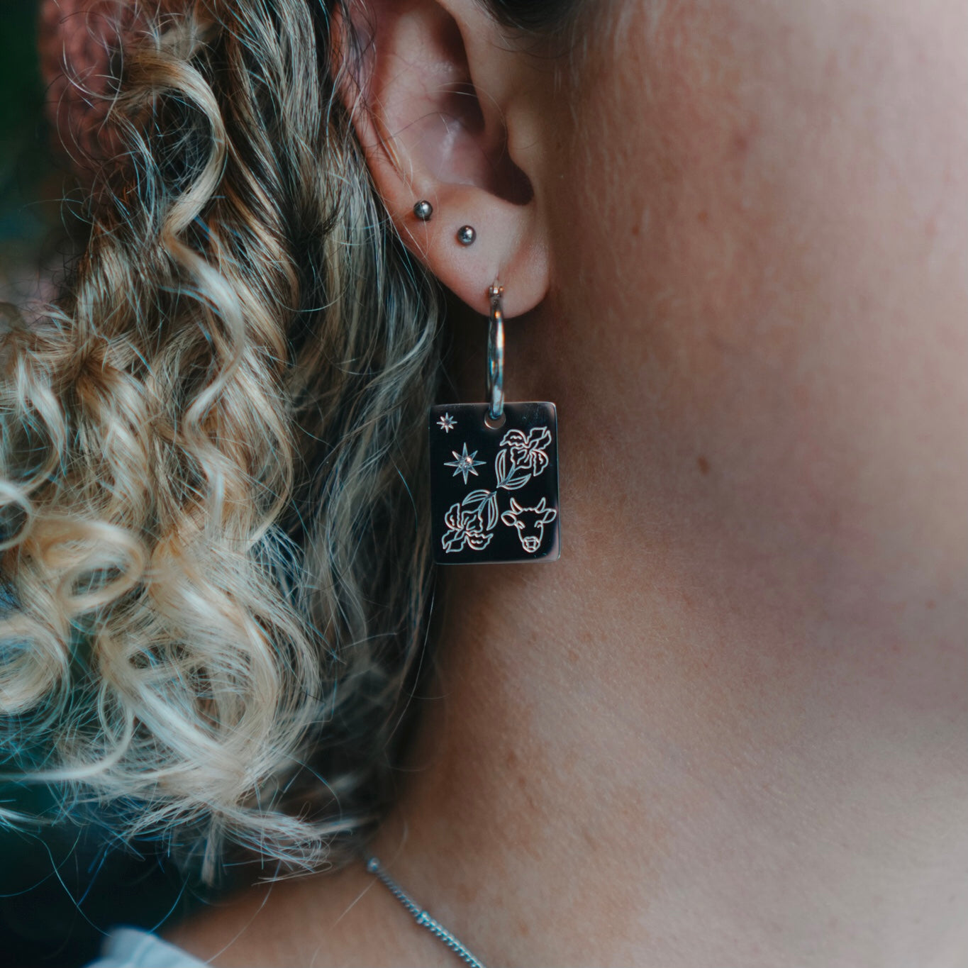 Ox & Iris pendant hoop earring